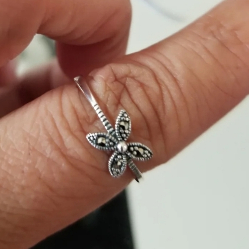 925 Sterling silver Dainty Flower Marcasite  Size 7 - Picture 4 of 5